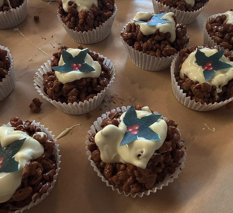 festive rice crispy cakes